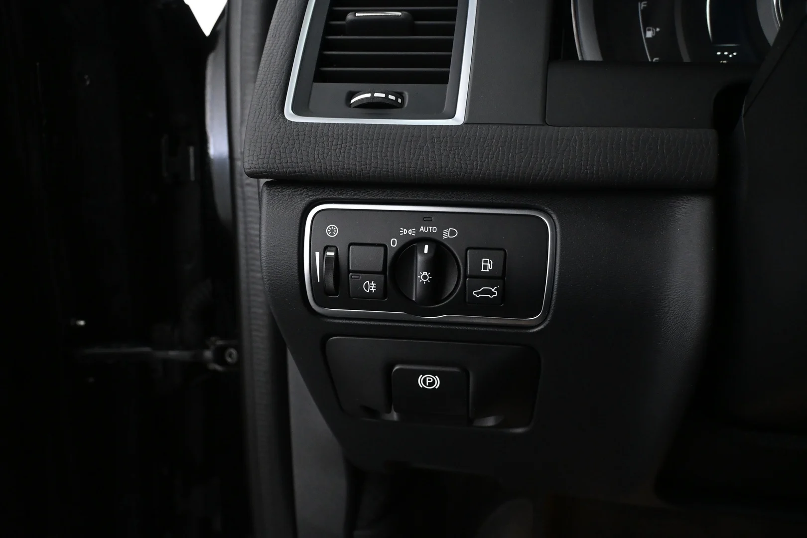 Car Image - zHRArdrsz5MKwWUmxNI73