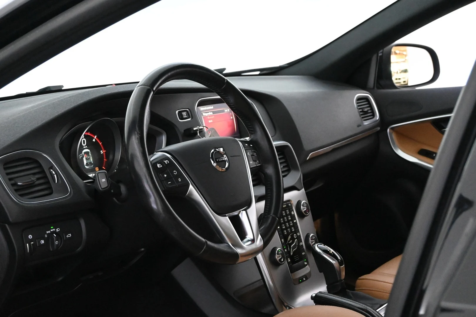 Car Image - 1AVFHJdAd02kDrYJgHkTBz