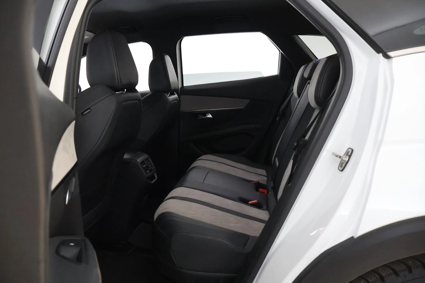Car Image - 2md5BMDeFn9Ystpa6eBXSF
