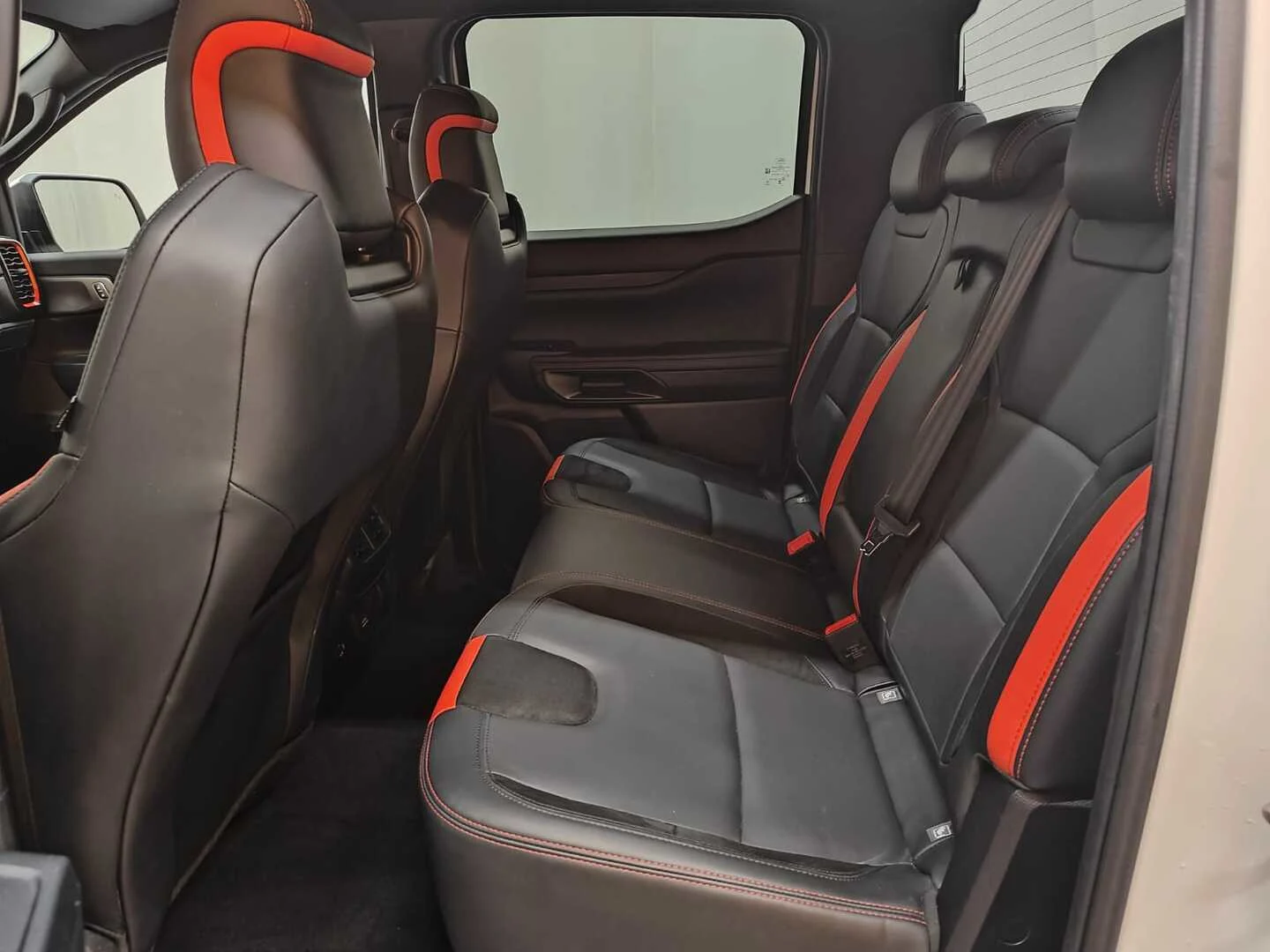 Car Image - 1aRj64pNY46R1Wlof0Ai8L