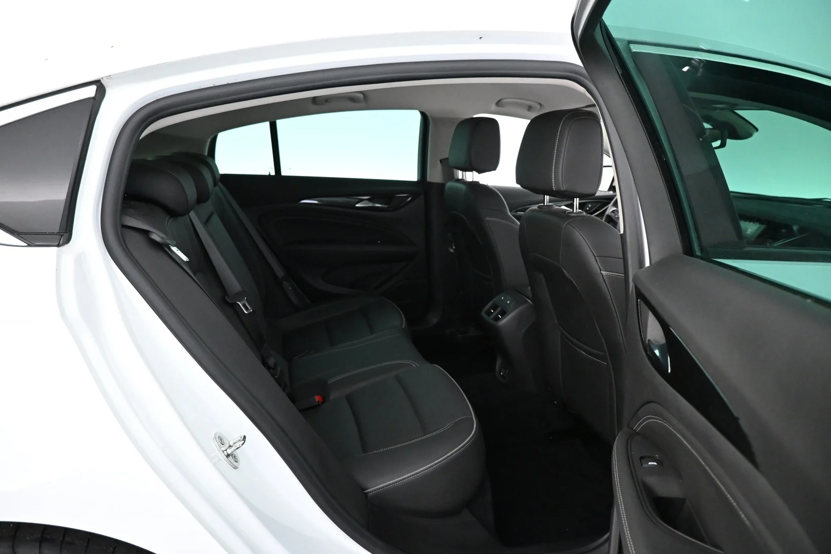 Car Image - 6MJZPX6hYf1m4eT5D9czAu