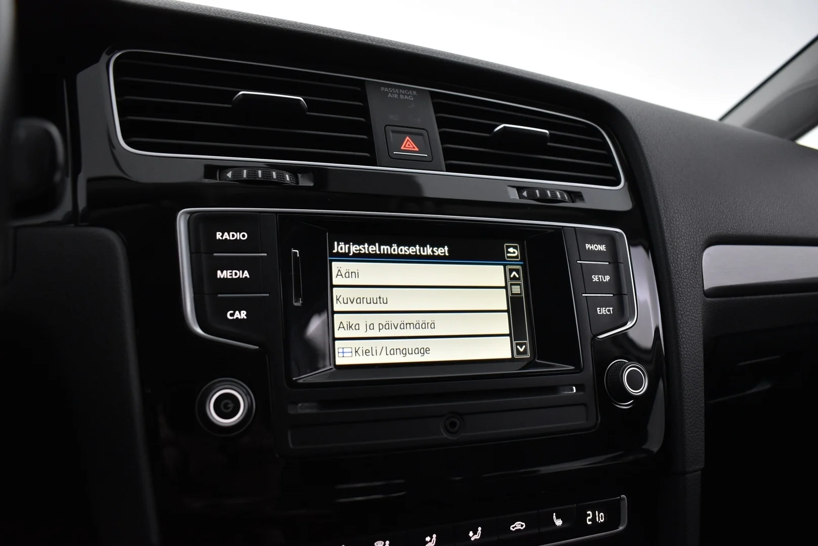 Car Image - 17QgxzV2HjPFDOVUF3DG81