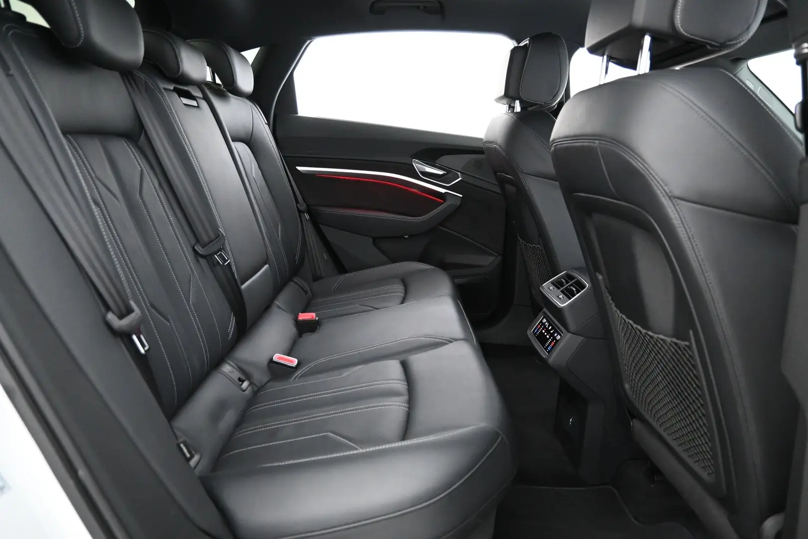 Car Image - 6E8VGmBzF9pgoyVEpYvRcu
