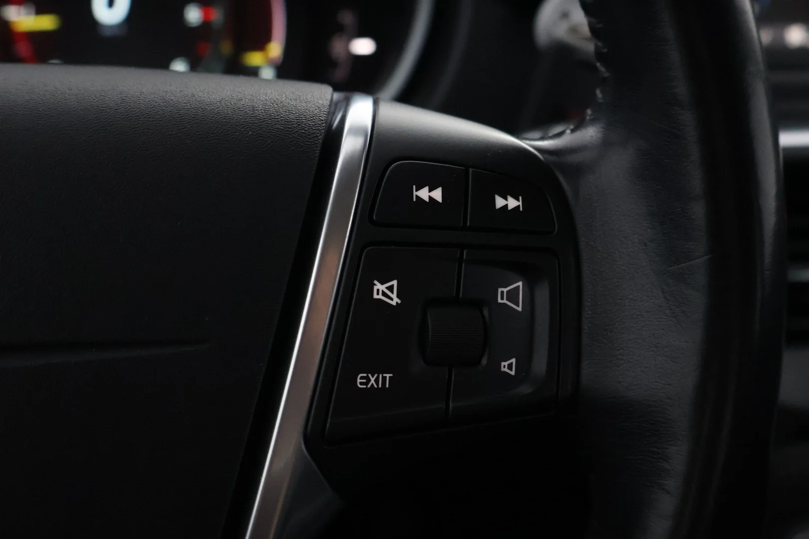Car Image - 76No27FeUSq4m57u6d8llG