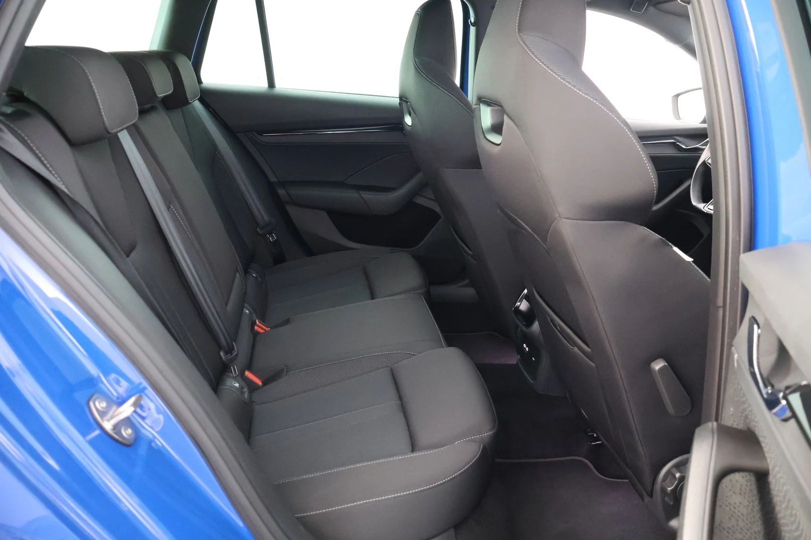 Car Image - 7tbU06B6QAjhaS3sCGUTdZ
