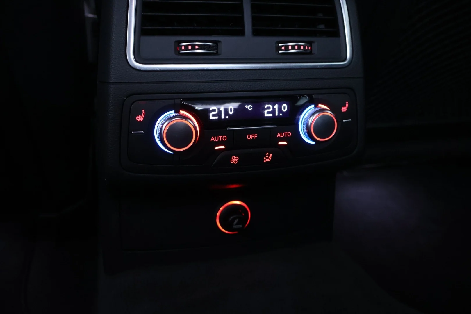 Car Image - 1KIWYy40vI8KJe6lNGoldi