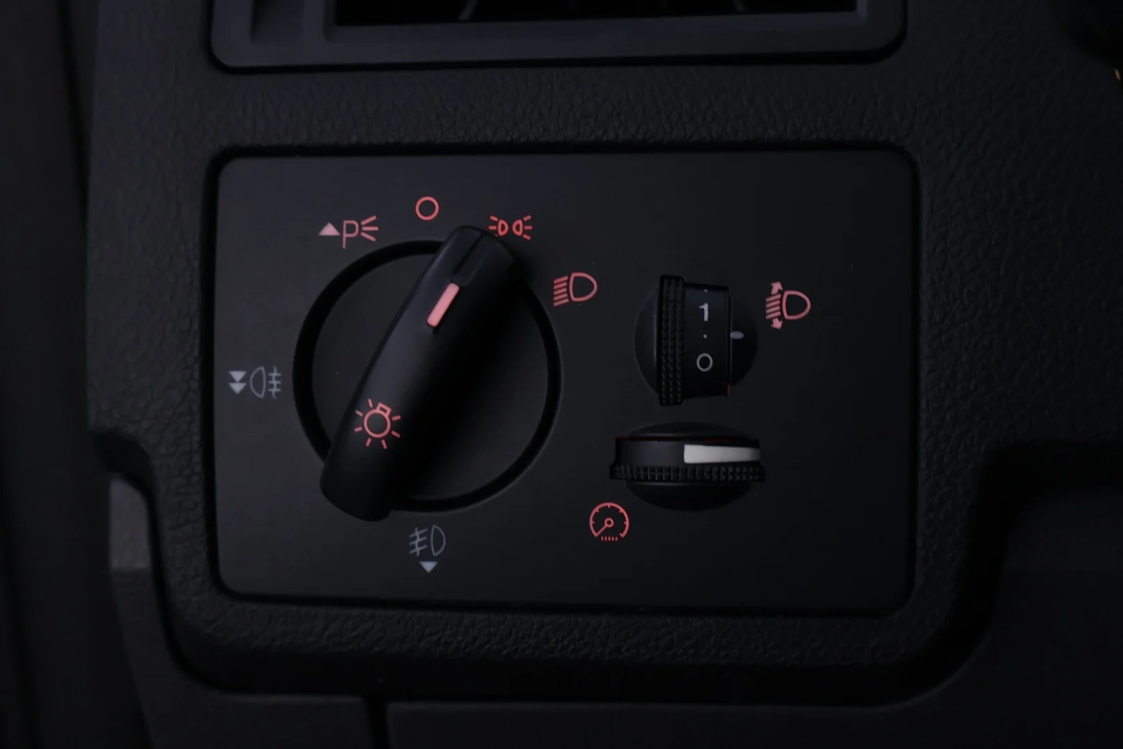 Car Image - 4MROOvRXdu1b3MCxe2aGeo