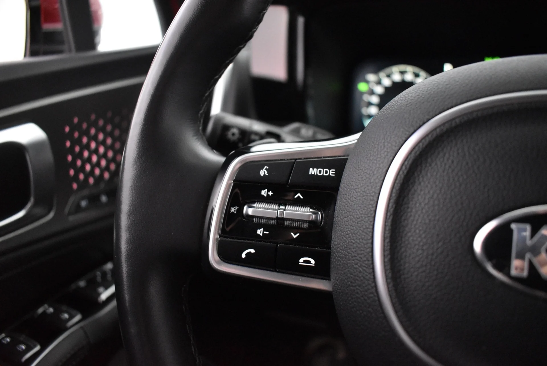 Car Image - 1S0ZKgwlBzxYTPlaF0oVGD