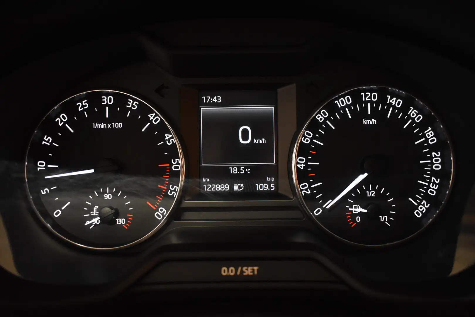 Car Image - 3I65Oqm6F3ZnylpySXjcoQ
