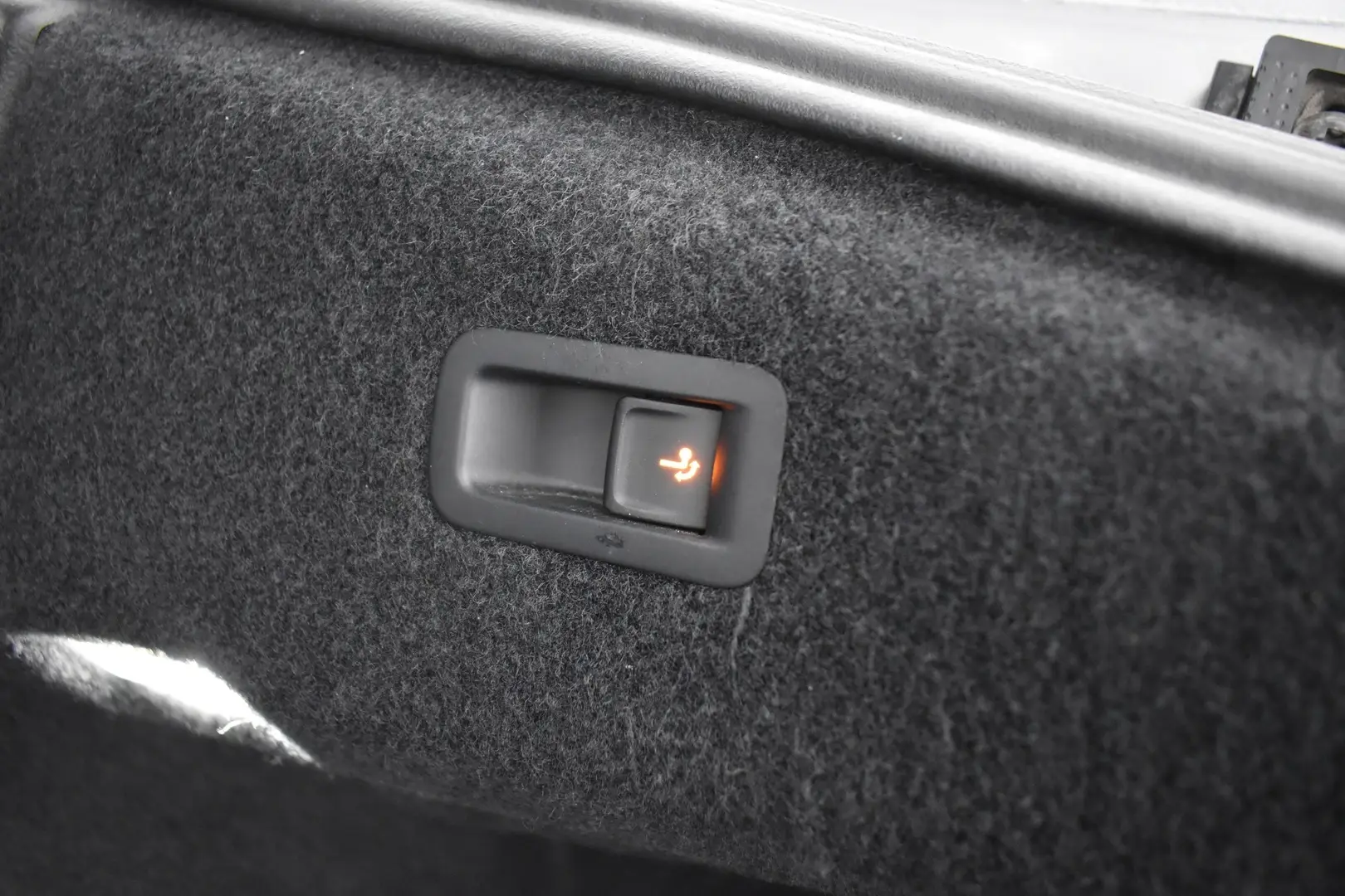 Car Image - 2pai29HWUP5X9I6TNGUslb