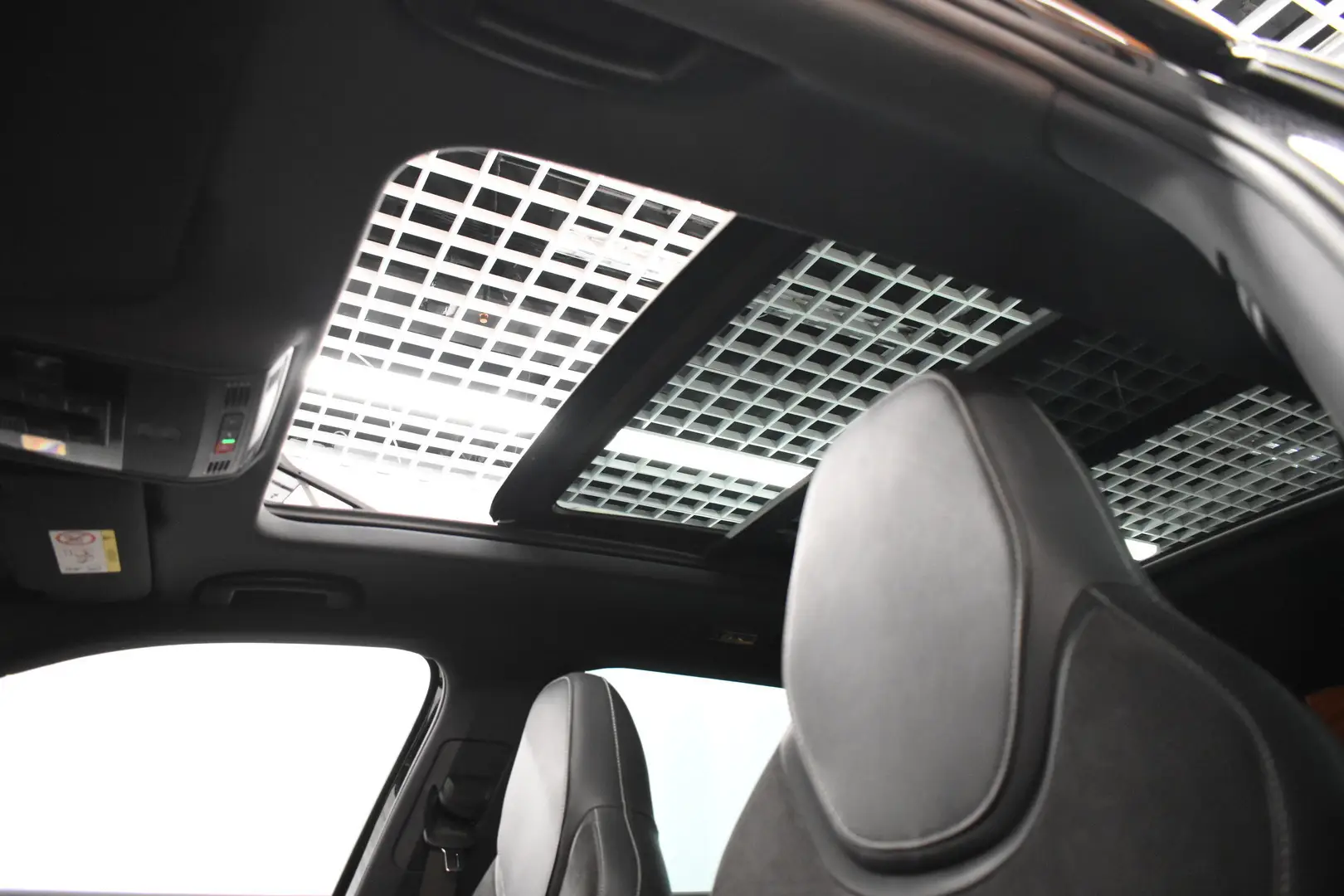 Car Image - 2nls6fmFmGVwlucJrU97LZ