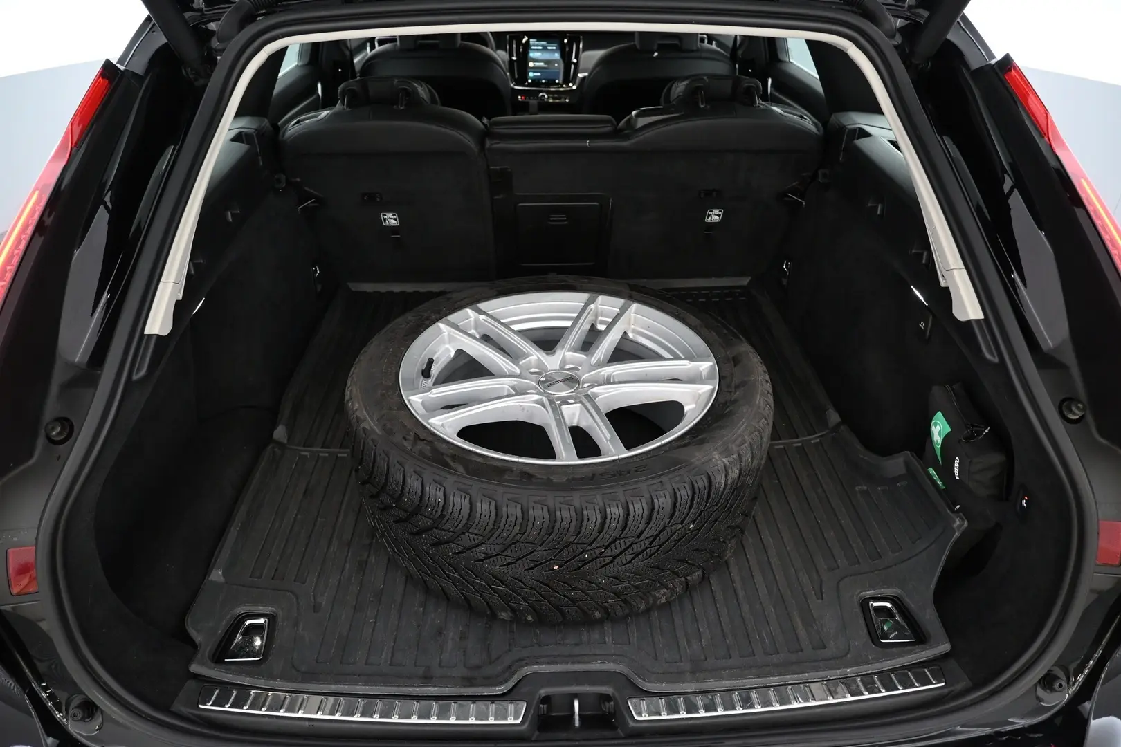 Car Image - 3WuJR9ac9XMyLSQXLePdTJ