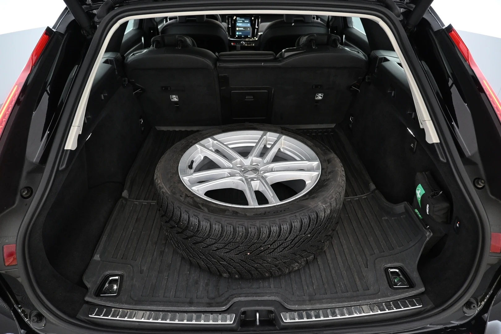 Car Image - 3WuJR9ac9XMyLSQXLePdTJ