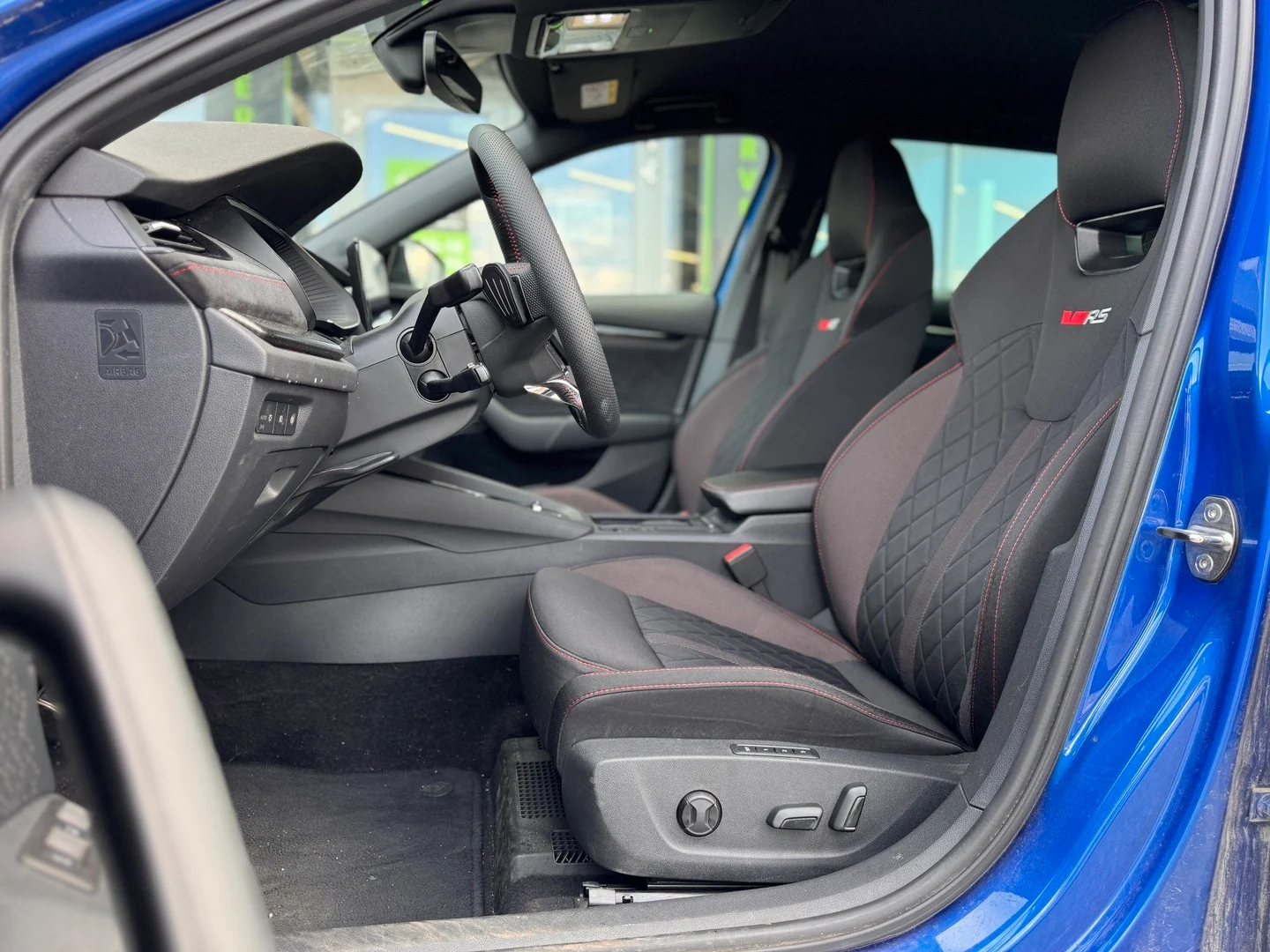 Car Image - IJH2KYEfMFNmeEKA7iZOE