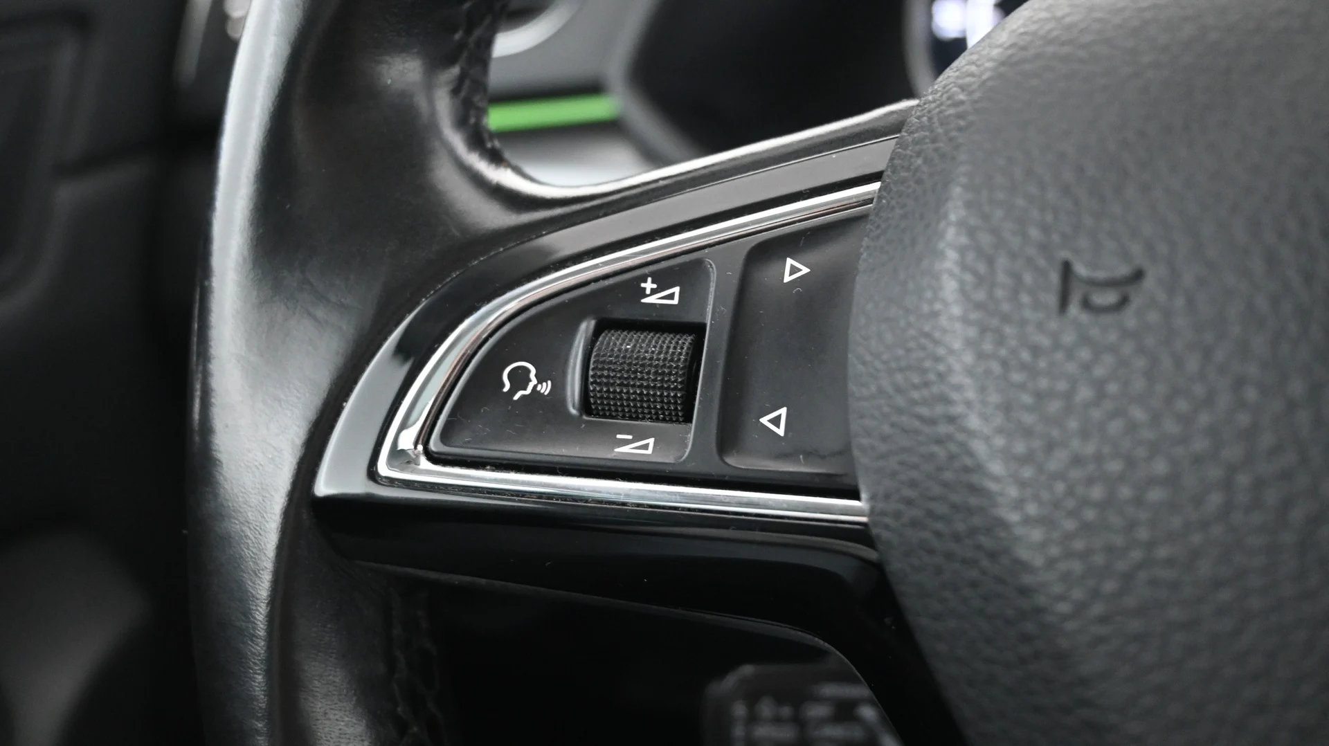 Car Image - 4zQg7lkm1rEsOm2IhGnPoN