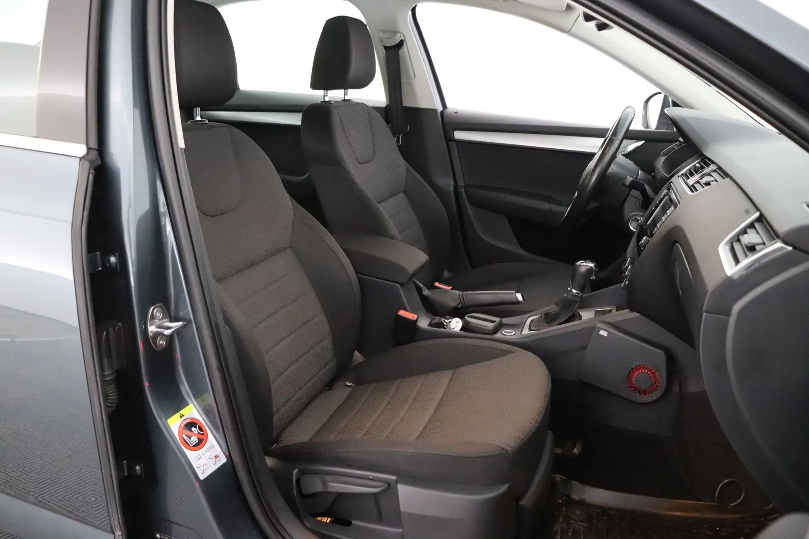 Car Image - 6576wZ1kye2zINsjOvgQw0