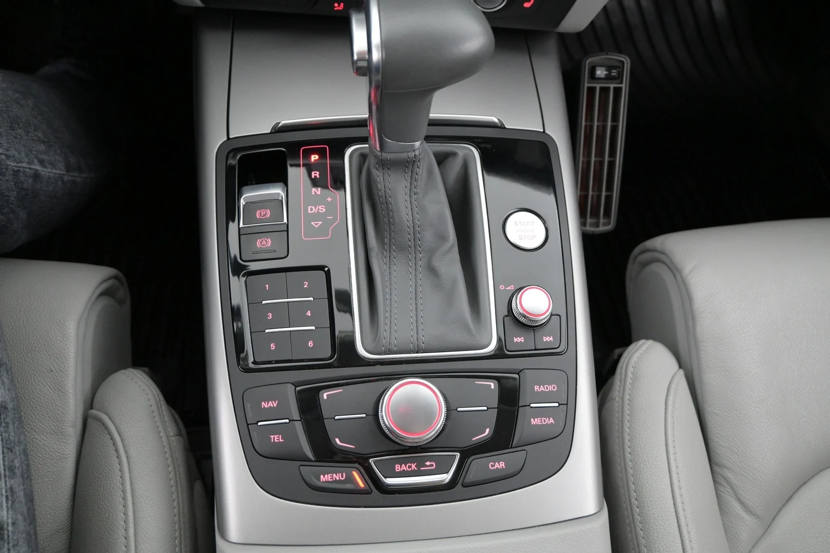 Car Image - 2U8dq7004scxgrffprvUAM