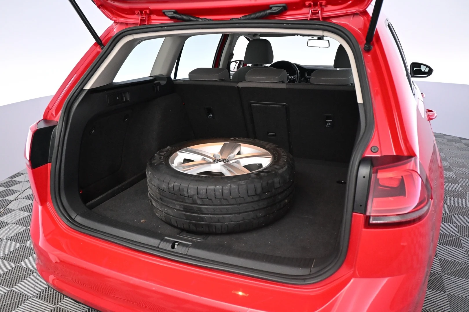 Car Image - 2Zxz7j1ddcHG8kEoZDGRNn