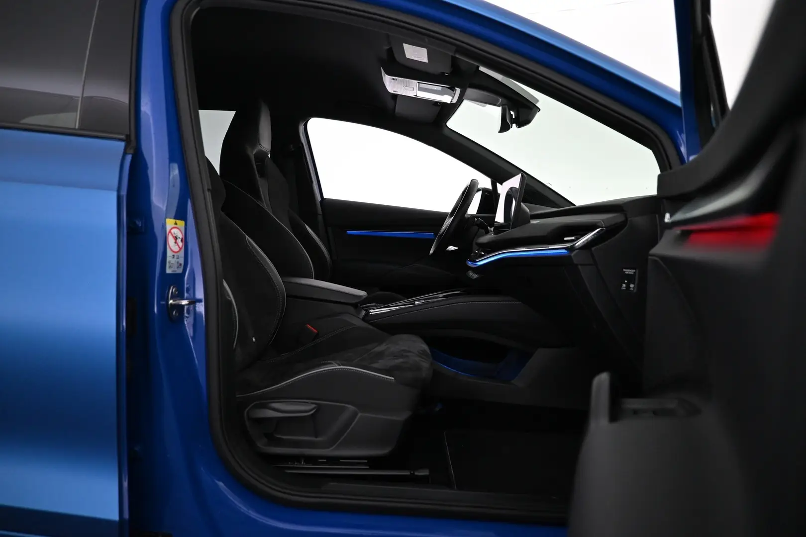 Car Image - 60cB9zzfq0iPbJJnD5TeIa