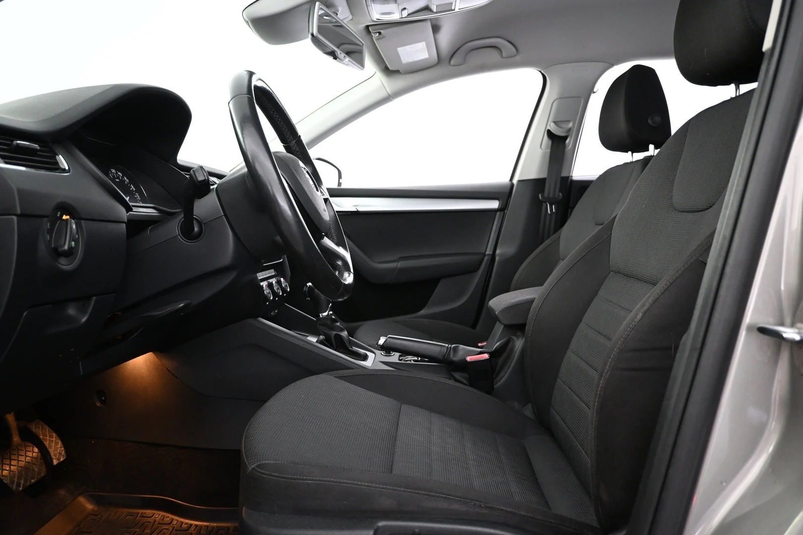 Car Image - IBtbppmvvOZ3AwqqiRgvg