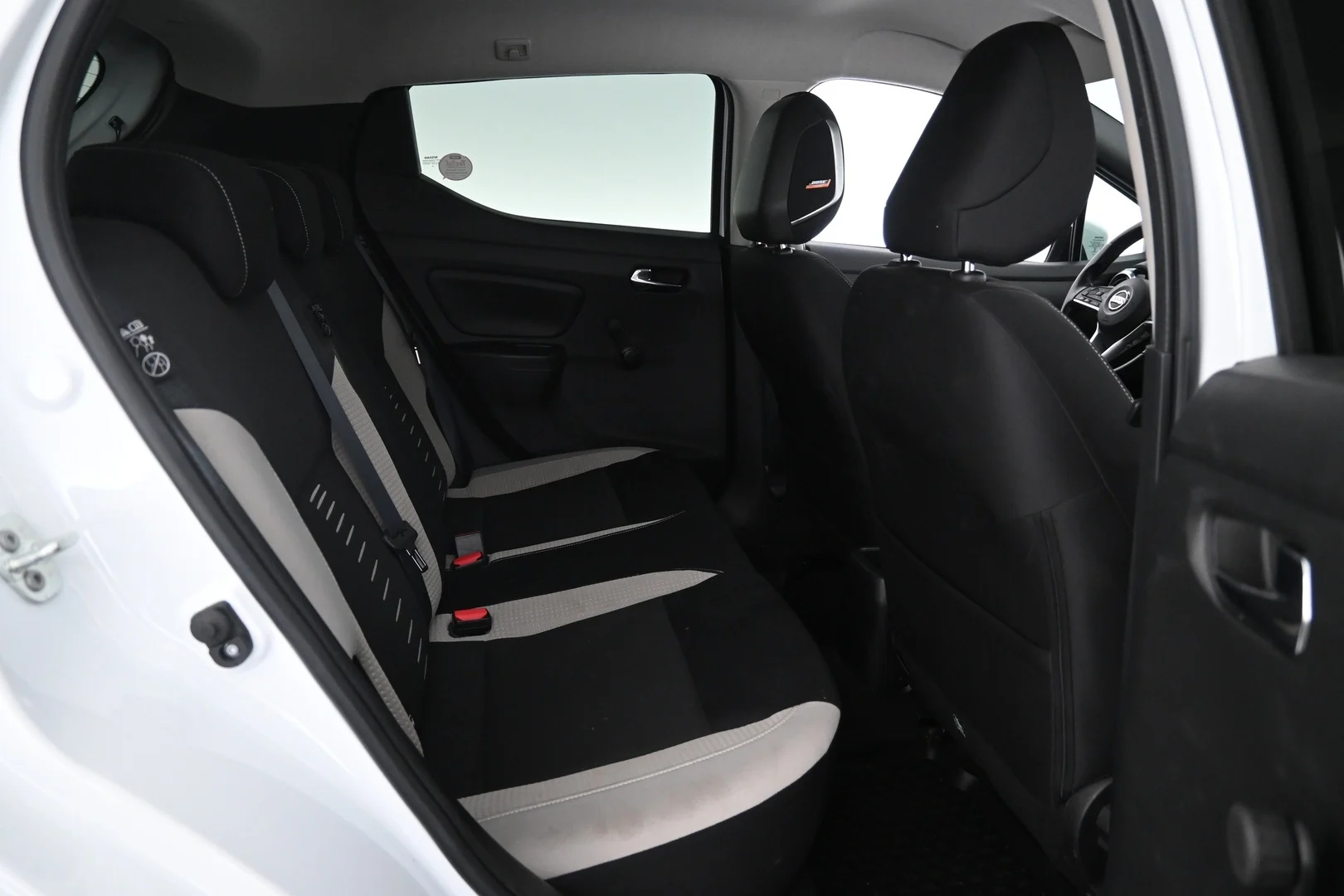 Car Image - 7z3uVVXJHhWO2Jc8QPwScZ