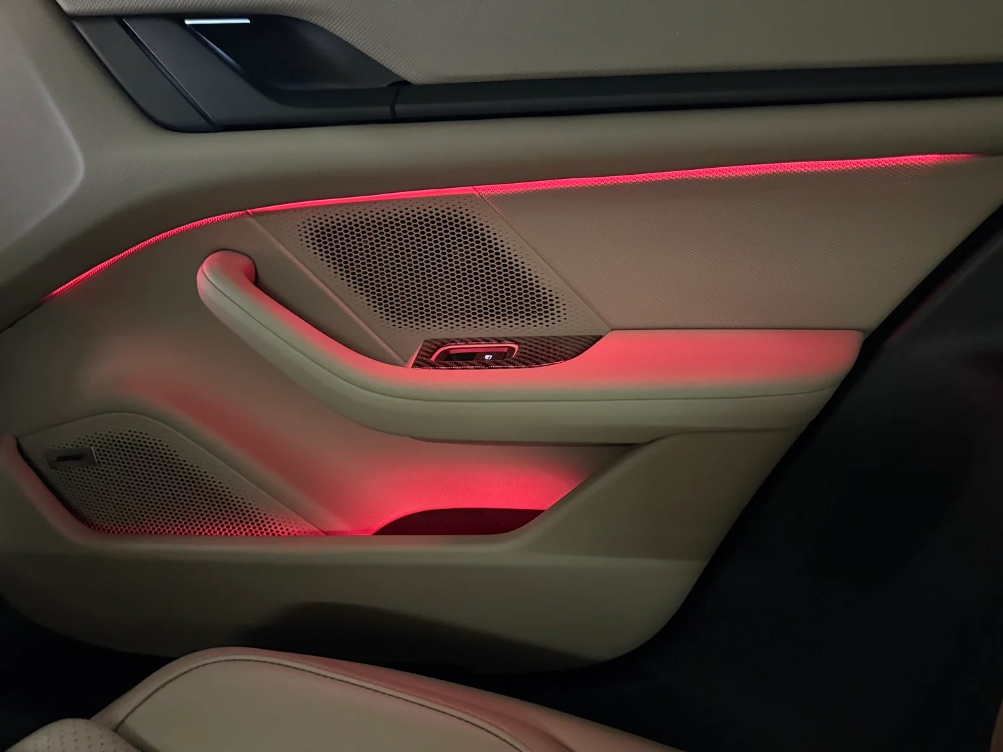 Car Image - BnGla9znFvewAZFFSoJXd