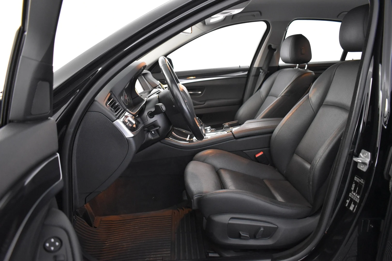 Car Image - 6ue8et1eVlXBI350VMGM07