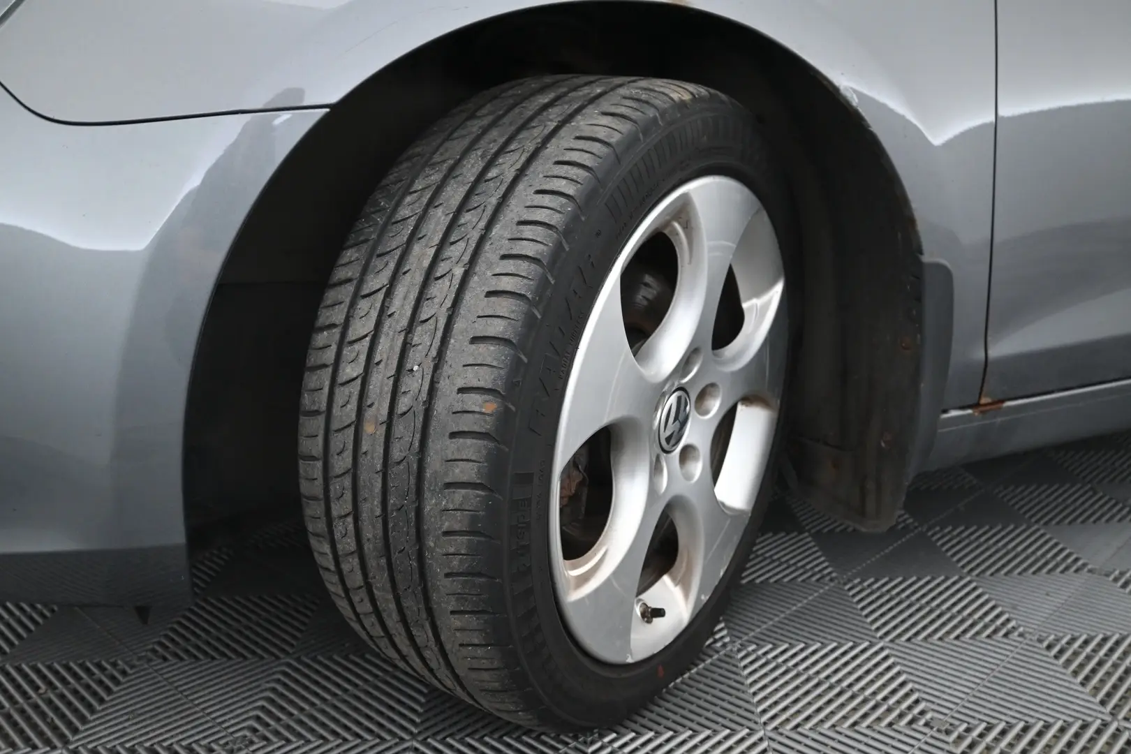 Car Image - 1RHrr6IdQq6AT0oHzhn2os