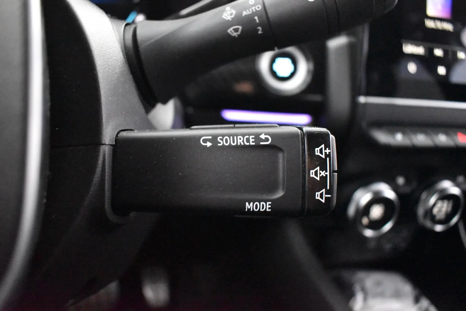 Car Image - 4E2Yx29YA9EcljVcLwJVe5