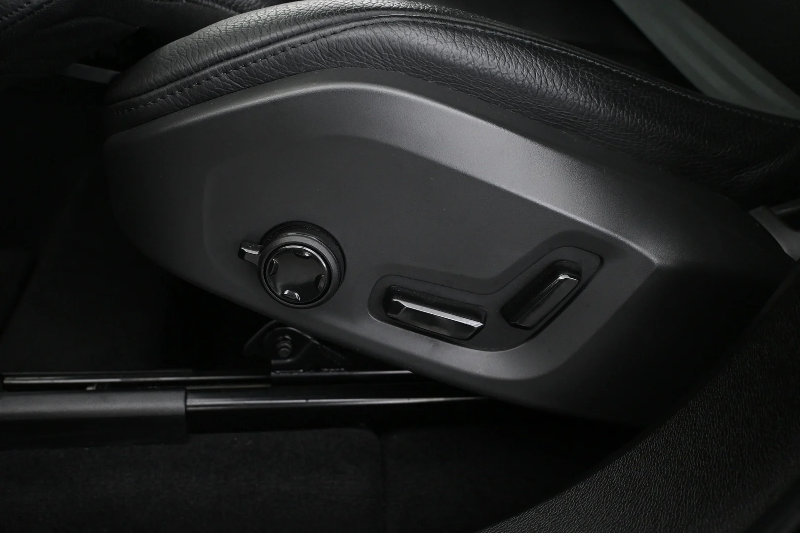 Car Image - 1D32nQ0jdGjSHnH6Hv4Arr