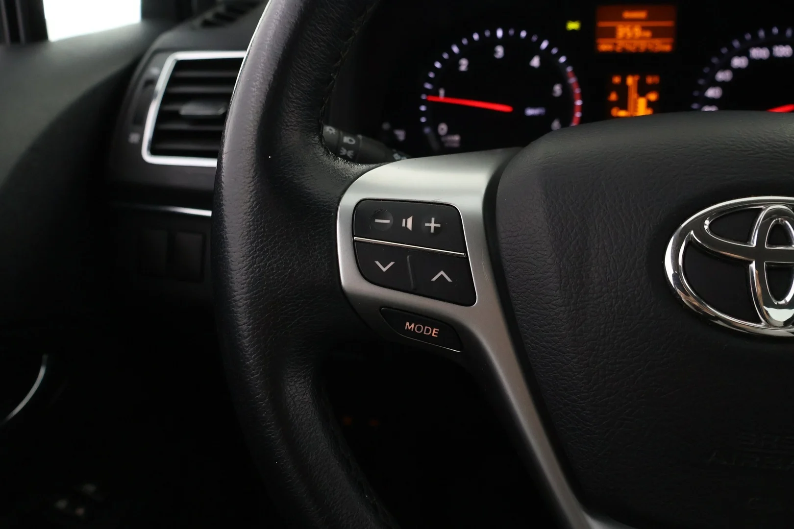 Car Image - kFBkwdCcBLwGLxL6uMe7r