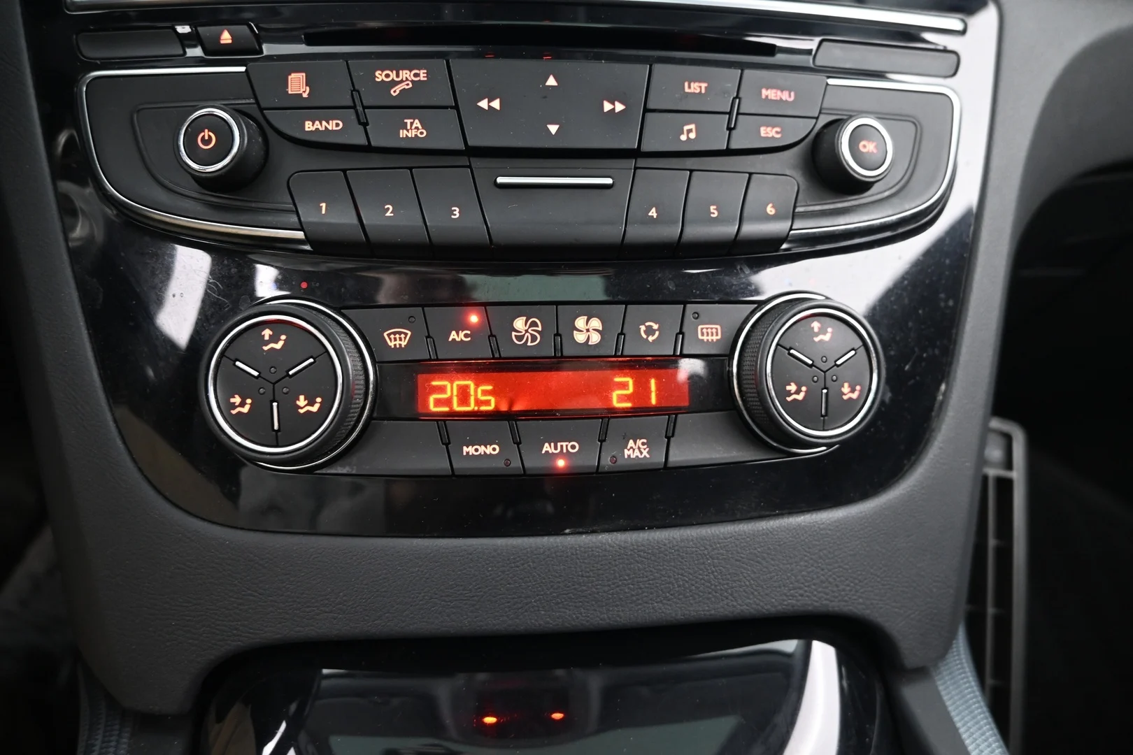 Car Image - 1ShlTeww3I33yliTcIYpXF