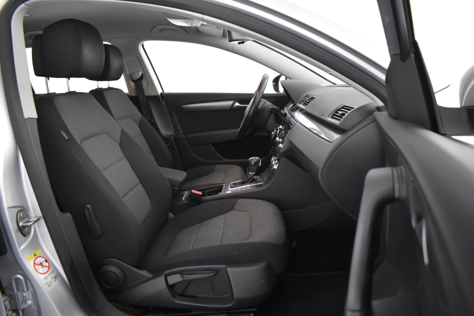 Car Image - 381DuaycJZwwMKiYXSjhyZ