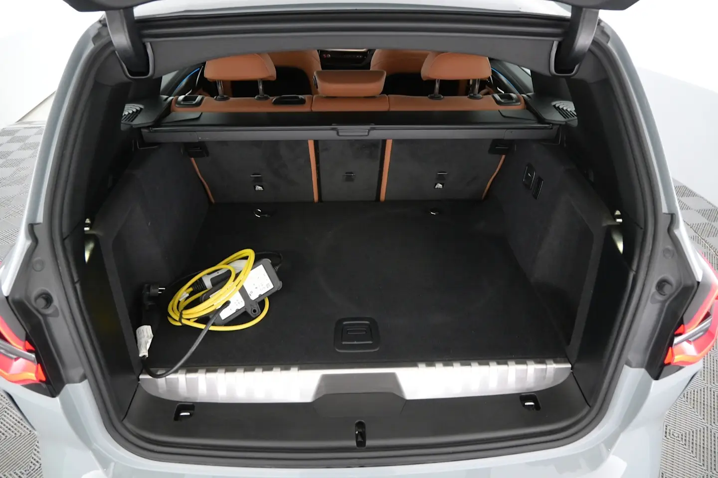 Car Image - 4OJD0xu6UxBAKeXPxZZYpC