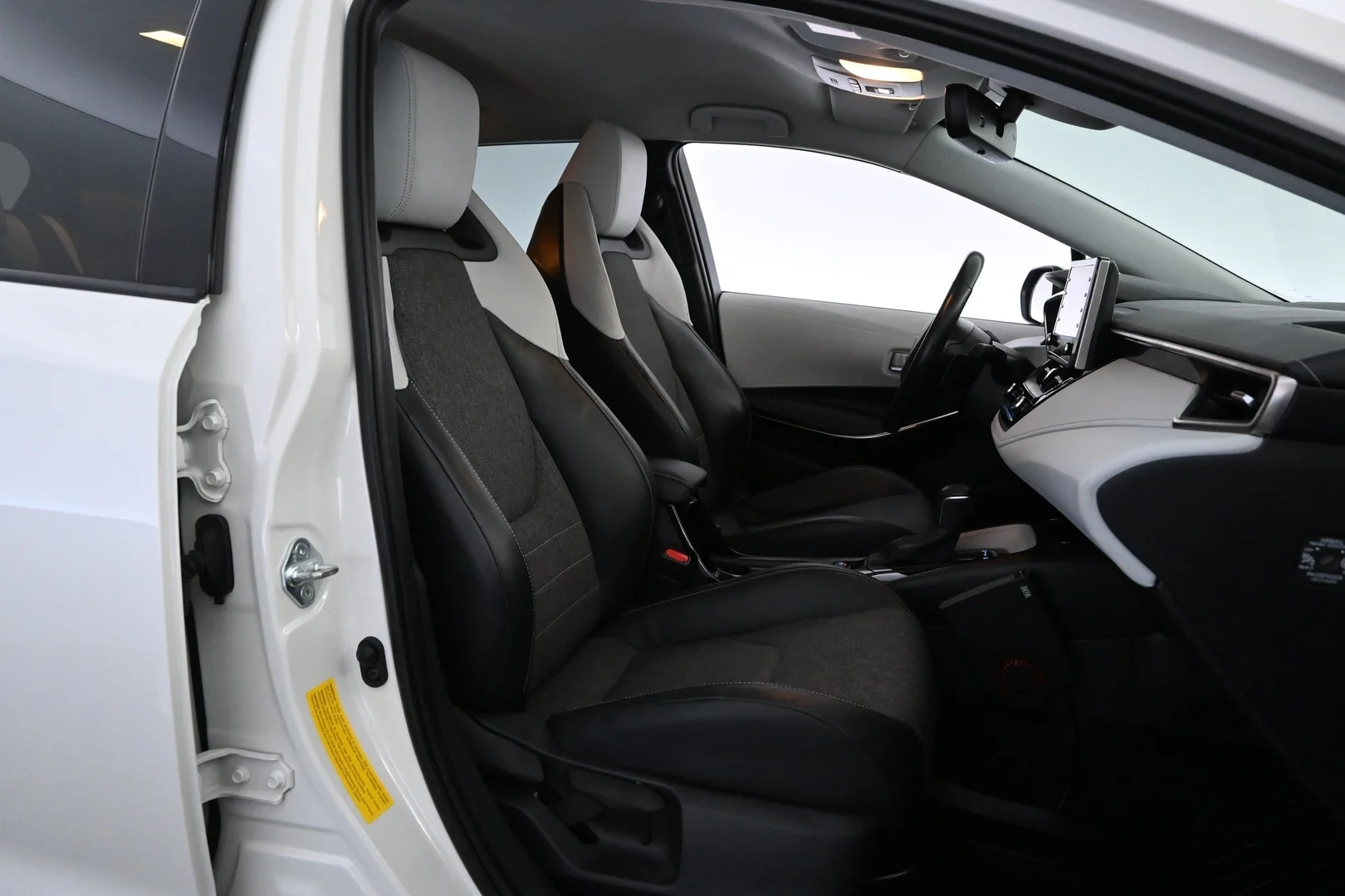 Car Image - 3MA4ACZvyUNNGXO9PeNb7z