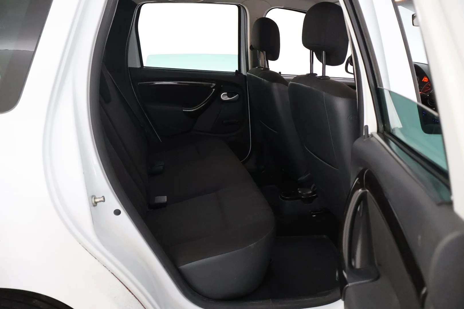 Car Image - CnXe0pq6DG8DyMIPfkCna