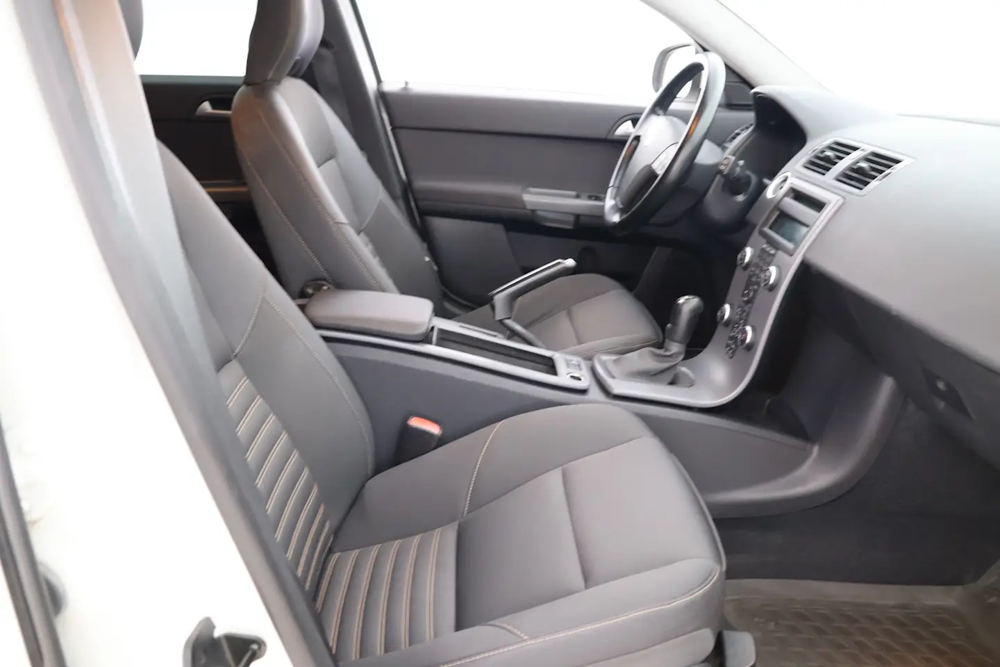 Car Image - 1vNmM4HdGLxh5pw69dmFtN