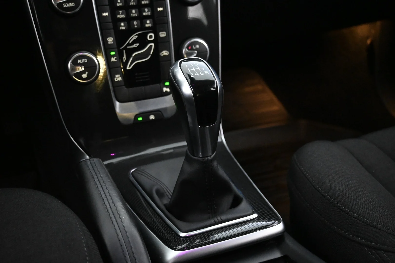 Car Image - 7lPIRqiTeBm3JRnAEOPbJK