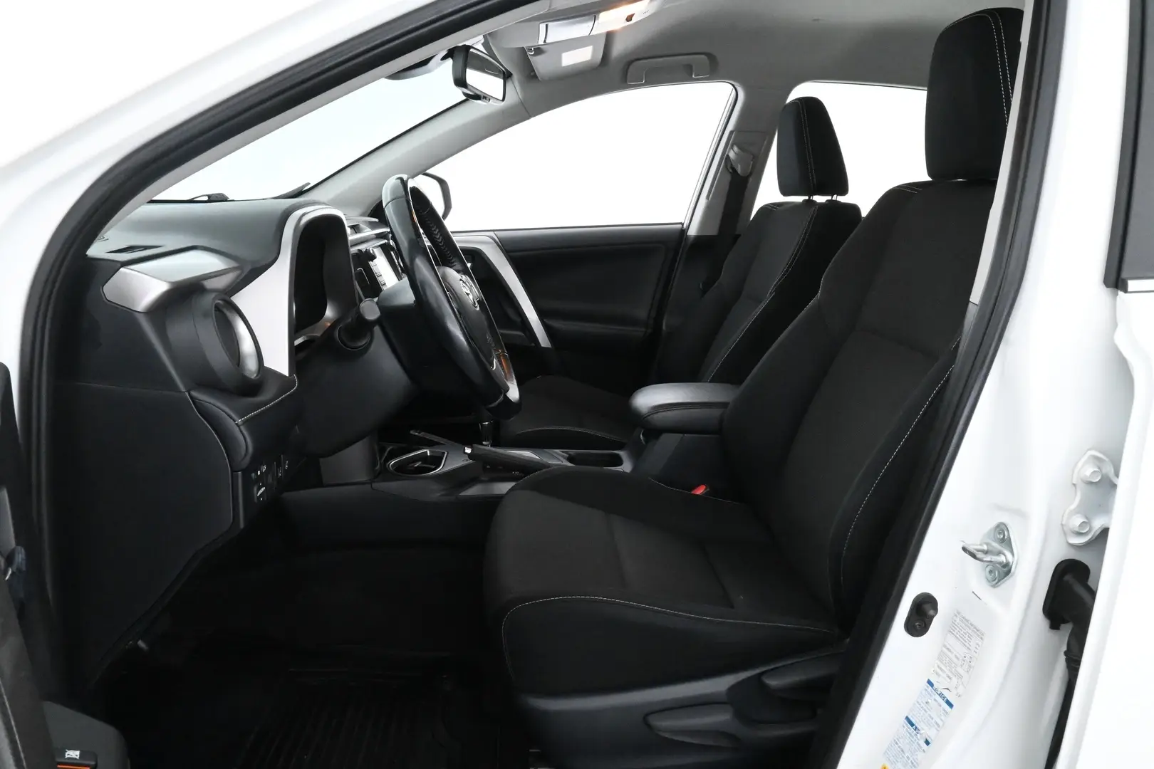 Car Image - 3R9uQyrhiu89yYY1yDeiW4