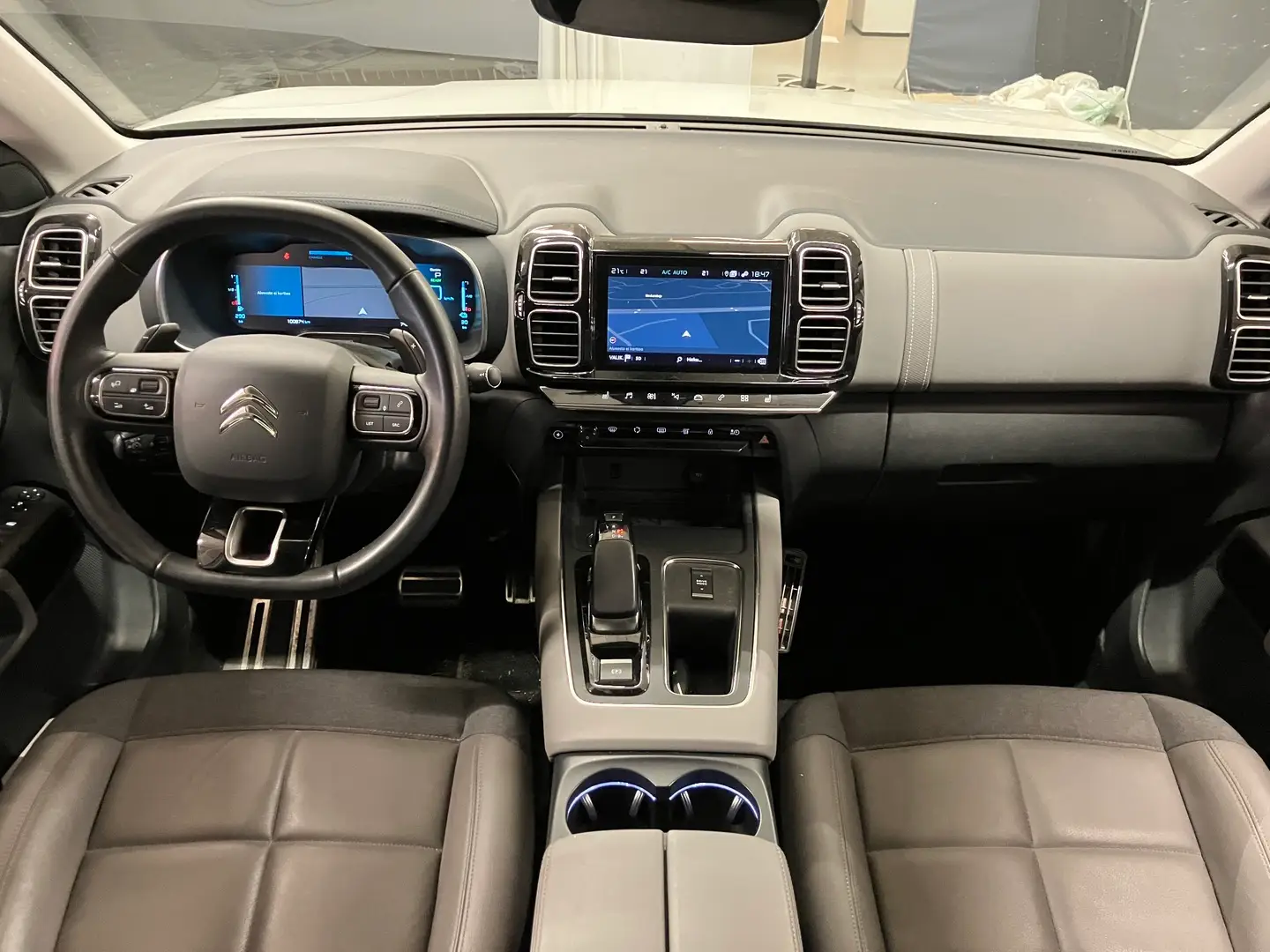 Car Image - 2Yh9SHWdwRYN6OXusuq8SF