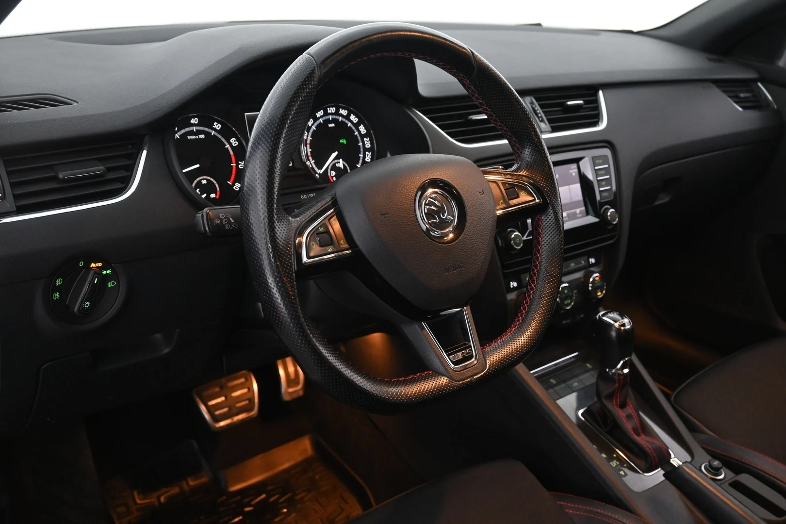 Car Image - dXYF3UzpEi1I6avoTLxot