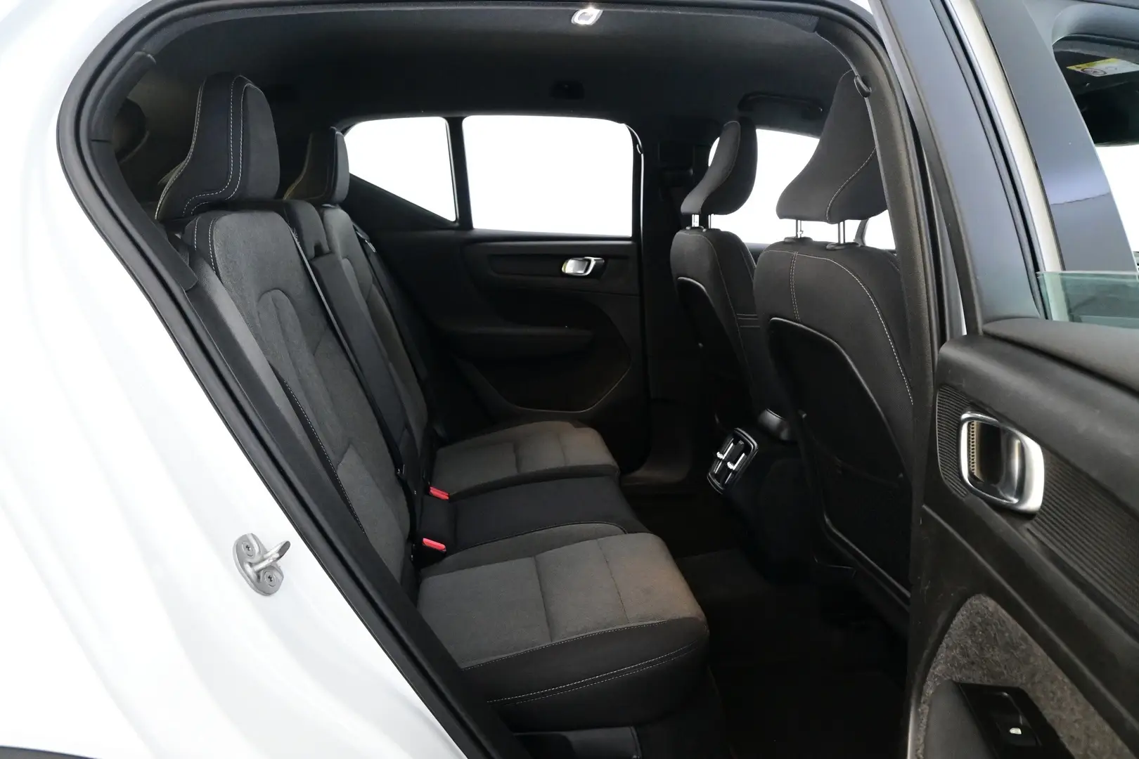 Car Image - KH1re8yu03QPWkfLW8P14