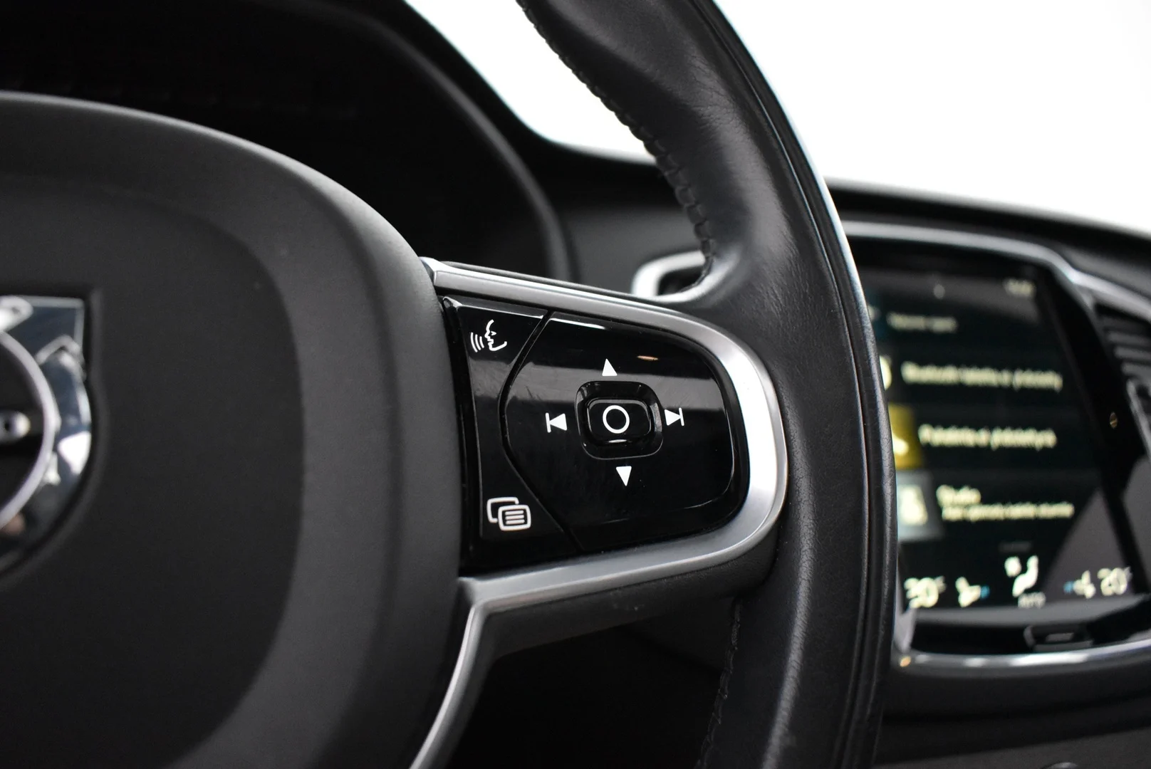 Car Image - 2Ky2hcMWNUhvbrDxqzSLZ6