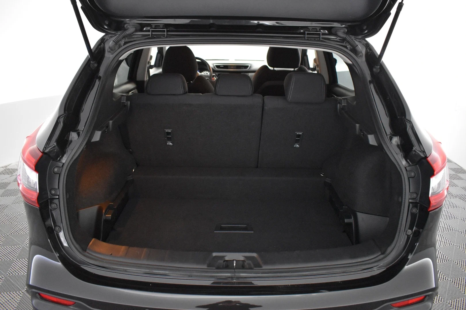 Car Image - 5UVoxy1RSGjPB5E0HCoj9N