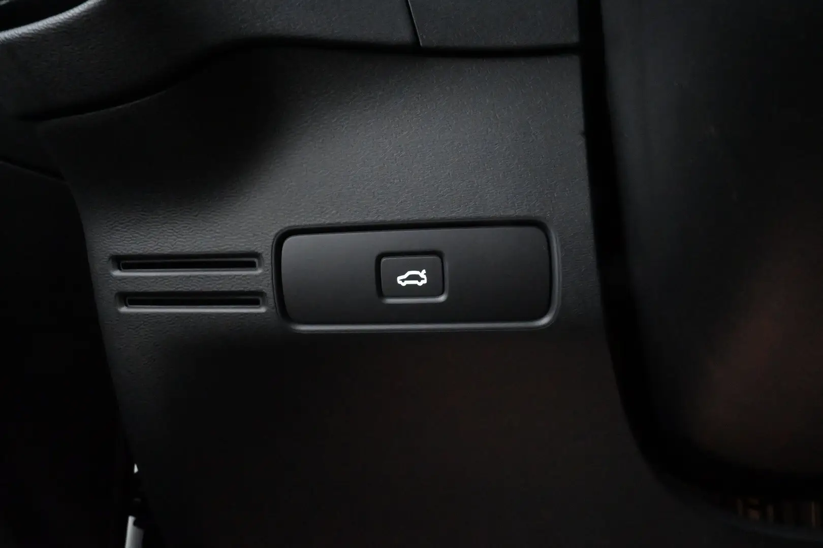 Car Image - 6ijZGV1FDaHjFK1sFQ4Sl4