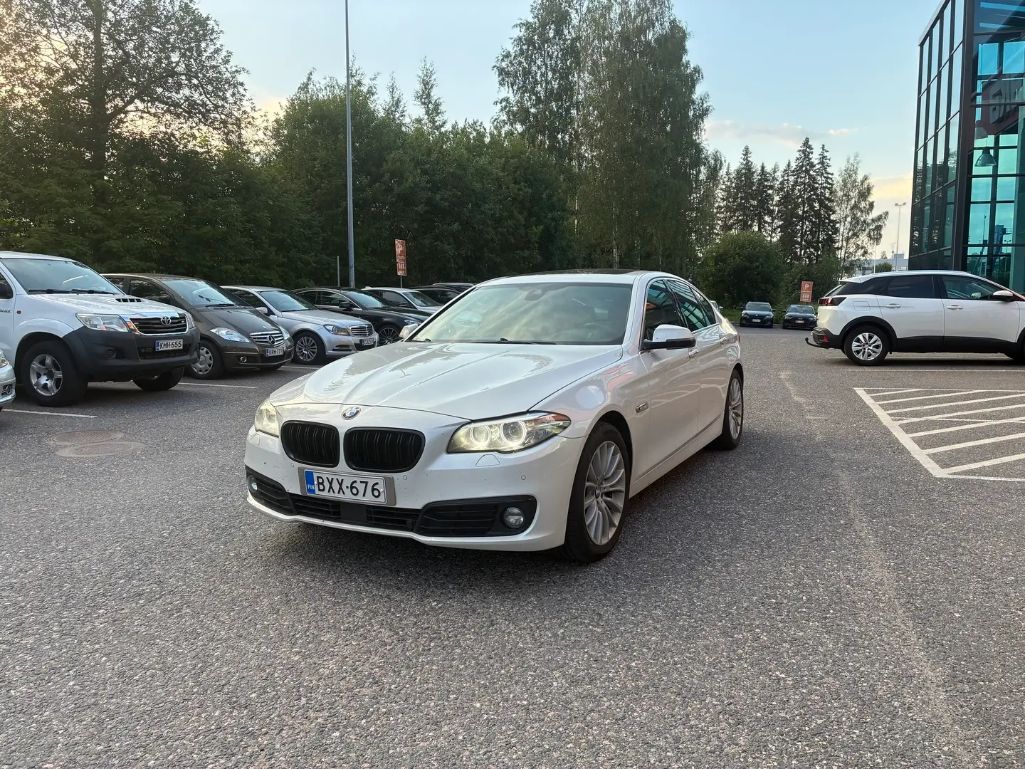 Car Image - 2xw77m5w355Yamdi1dH8NQ