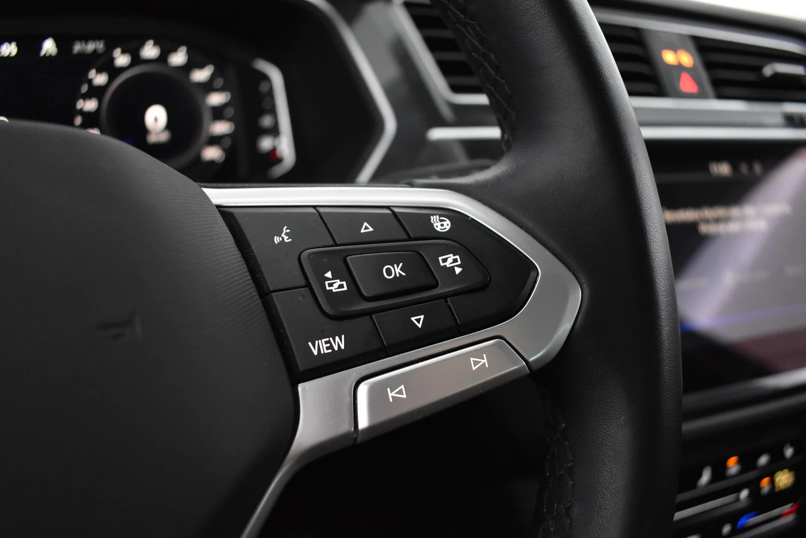 Car Image - 2XiJRns1nJ0t10v8oFK7hP
