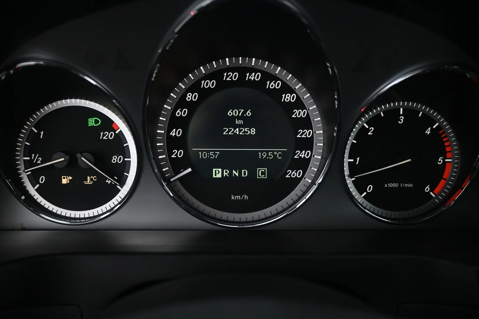 Car Image - 2dNKT6ZWrriOZL4MYTsJ6O