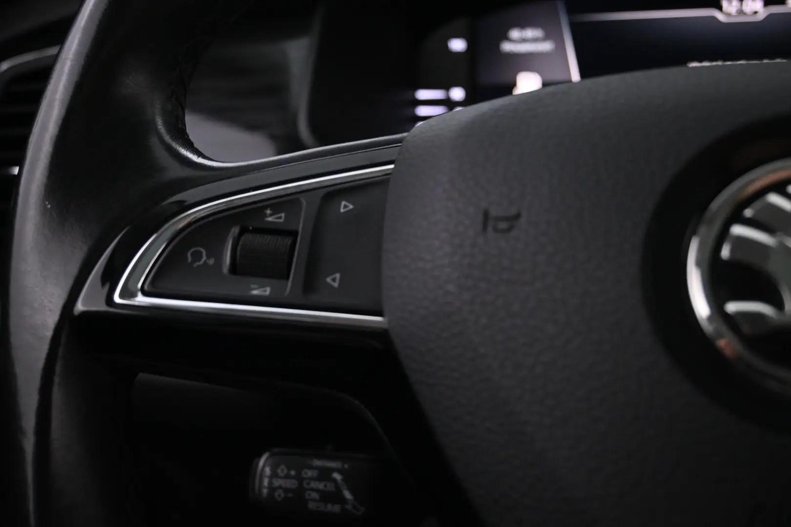 Car Image - 1Y4iDyslS0i4sURLlJblEF