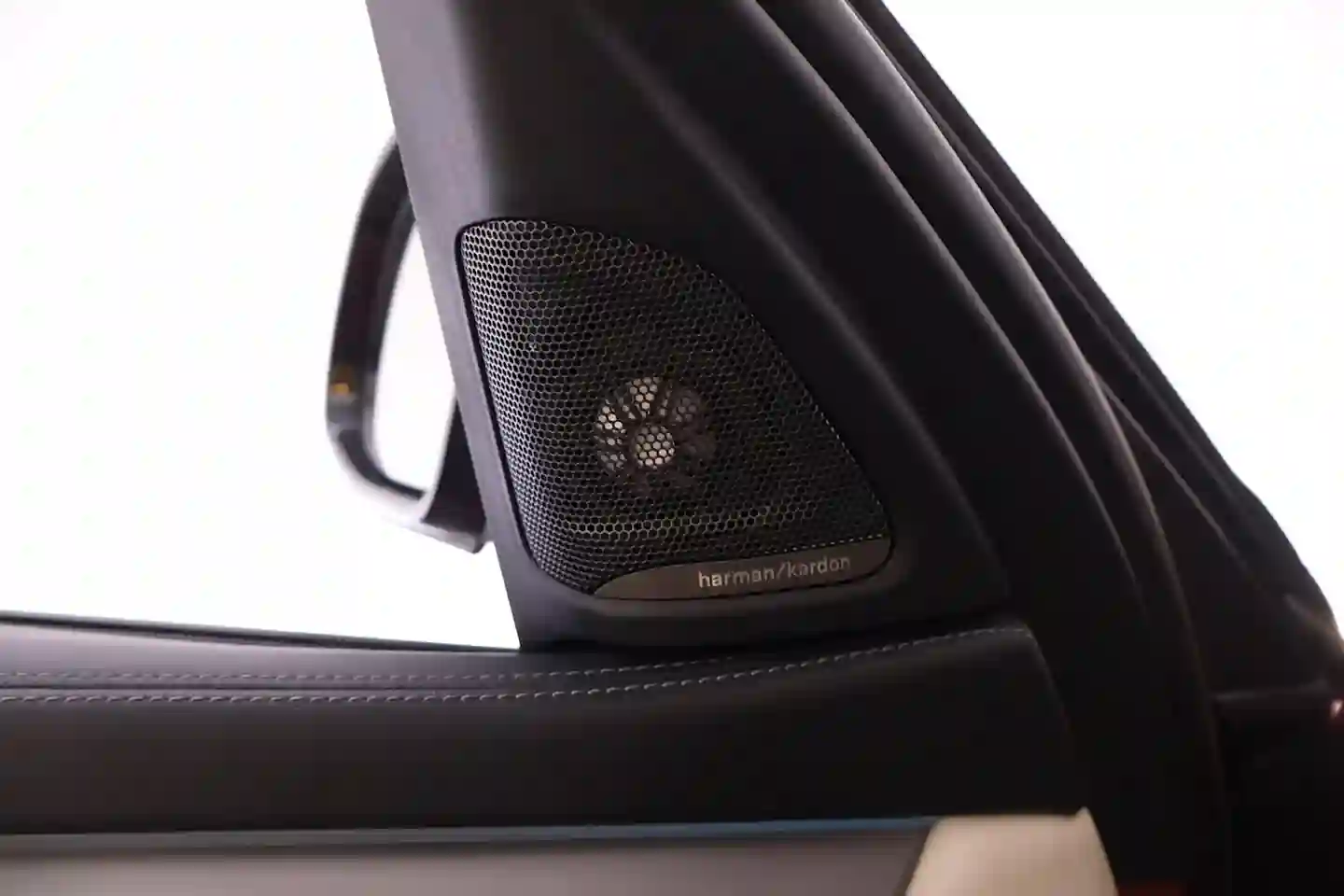 Car Image - 6UZspv60ugRmlx3Phaac8Y